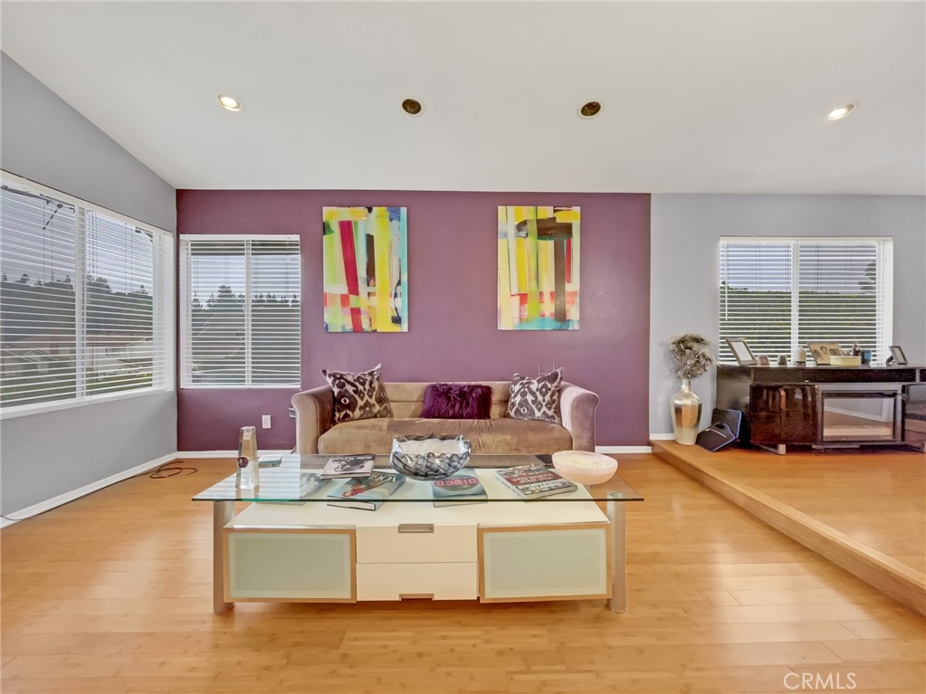 51 Rolling Hills Dr