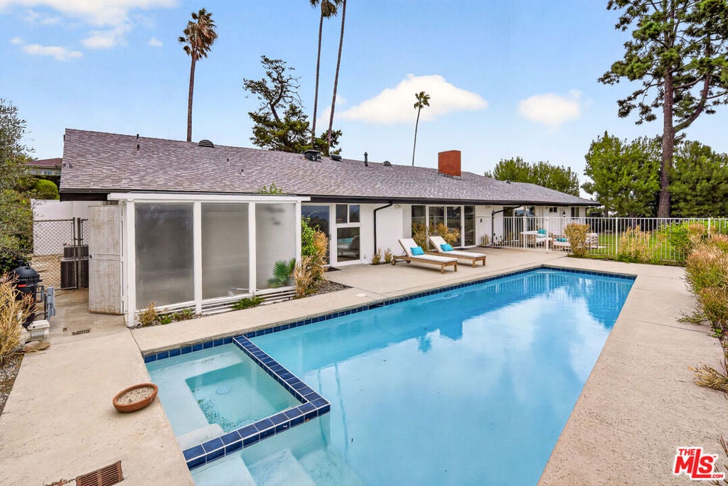Photo of 2183 Westridge Road, Los Angeles, CA 90049 (MLS # 26104016)