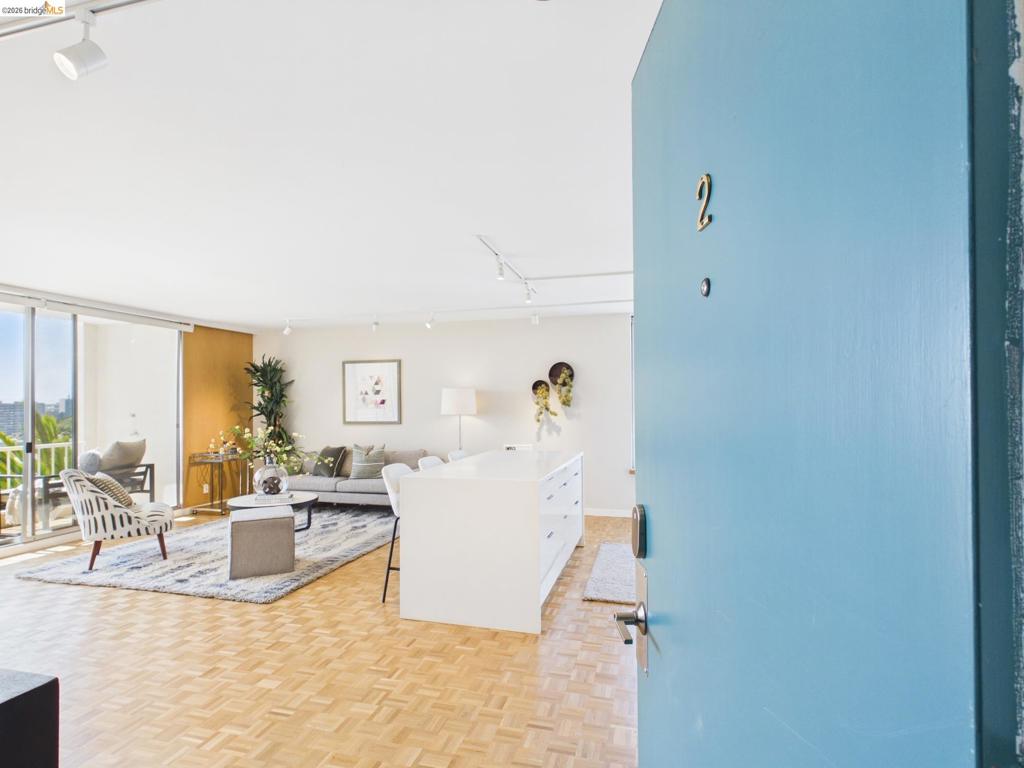 320 Lee St 702