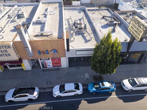 Photo of 6320 Laurel Canyon Boulevard, North Hollywood, CA 91606 (MLS # SR26013247)