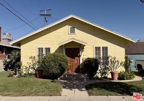 Photo of 2666 Cimarron Street, Los Angeles, CA 90018 (MLS # 26660235)