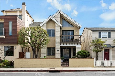 Photo of 86 Via Di Roma Walk, Long Beach, CA 90803 (MLS # PW26024940)