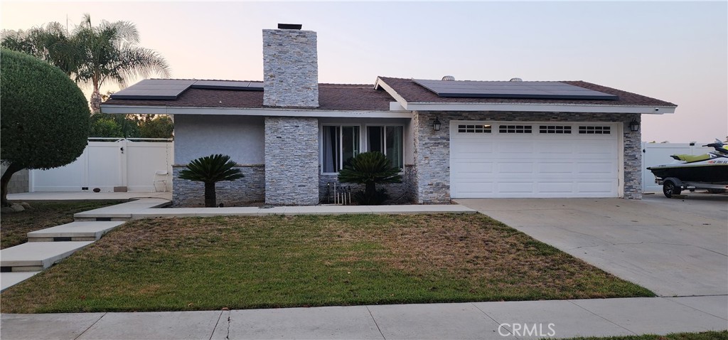 Welcome to 815 W. Francis St., Corona – Your Next Home Awaits!
Discover this charming single-story home located in a peaceful and desirable neighborhood of Corona. Offering 4 spacious bedrooms and 2 bathrooms, this beautifully maintained home provides 1,236 sq. ft. of interior living space on a generous 8,712 sq. ft. lot.
Enjoy convenient RV parking, a large newly built pool with jacuzzi, and a spacious backyard patio perfect for summer evenings and entertaining guests.
Inside, the home features:
Elegant tile flooring throughout the living room, kitchen, bathrooms, hallway, and two bedrooms
Vinyl flooring in the other two bedrooms and enclosed patio
A modern kitchen with custom cabinets, quartz countertops, and stainless steel appliances including a microwave, range, and dishwasher
Located close to schools, shopping, and freeway access—far enough for quiet comfort but close enough for easy commuting.
Additional Highlights:
Pool service included
24-month lease preferred
Renters insurance required
A must-see property! Schedule you’re showing today and enjoy quiet living in a comfortable, well-kept home.