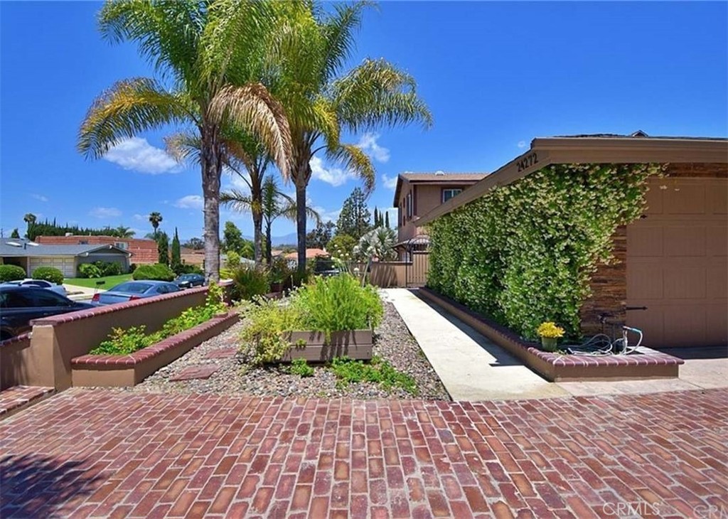 24272 Lysanda Drive