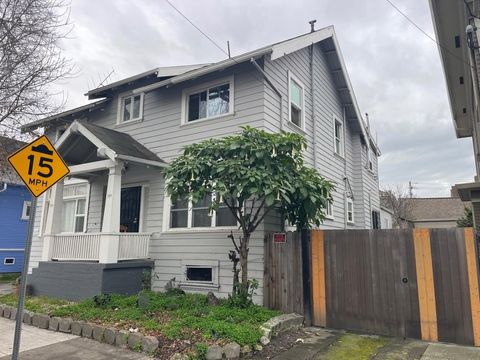Photo of 717 717 Brockhurst St St, Oakland, CA 94609 (MLS # 41123906)