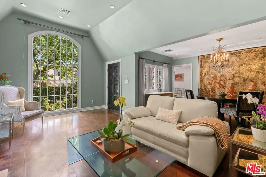 West Hollywood, California 90069, United States, 2 Bedrooms Bedrooms, ,2 BathroomsBathrooms,Residential,Active,137472