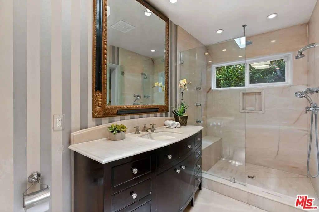West Hollywood, California 90069, United States, 2 Bedrooms Bedrooms, ,2 BathroomsBathrooms,Residential,Active,137472