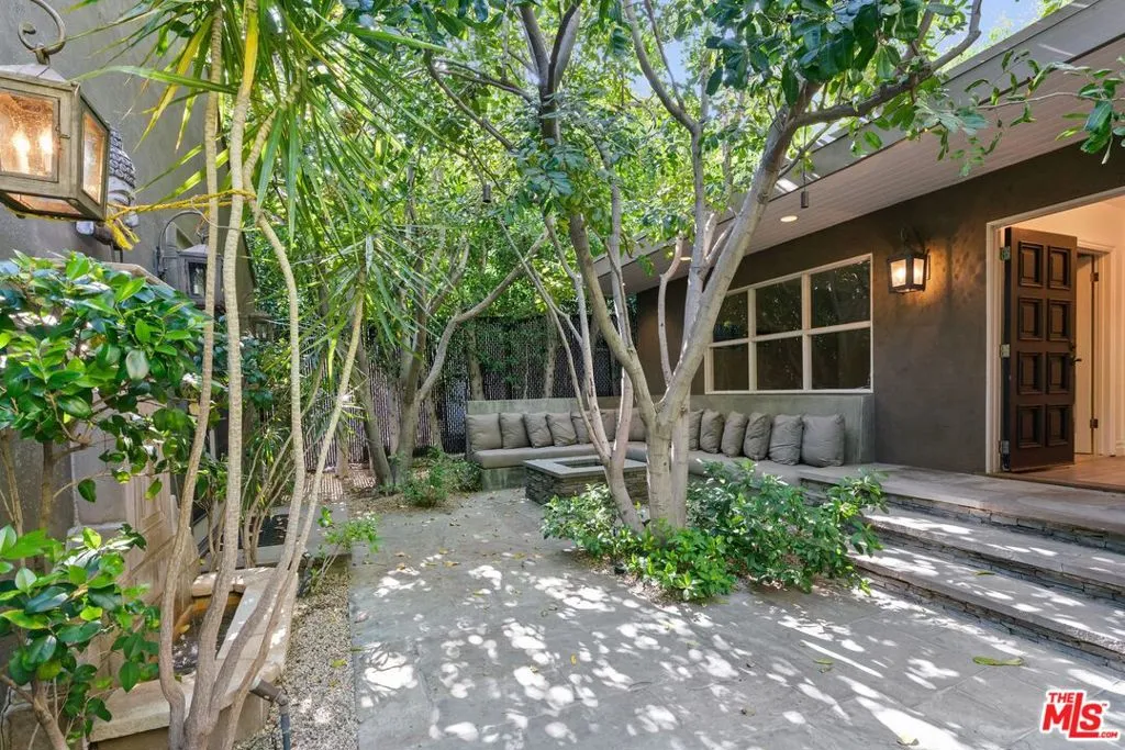 West Hollywood, California 90069, United States, 2 Bedrooms Bedrooms, ,2 BathroomsBathrooms,Residential,Active,137472