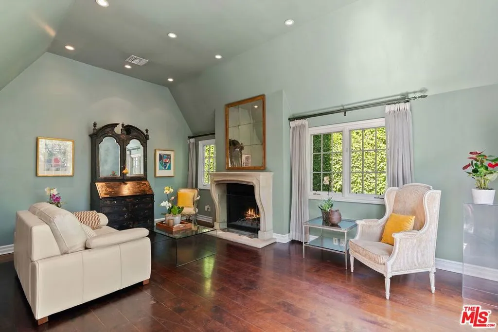 West Hollywood, California 90069, United States, 2 Bedrooms Bedrooms, ,2 BathroomsBathrooms,Residential,Active,137472