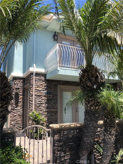 Photo of 211 7th Street, Huntington Beach, CA 92648 (MLS # OC26218282)