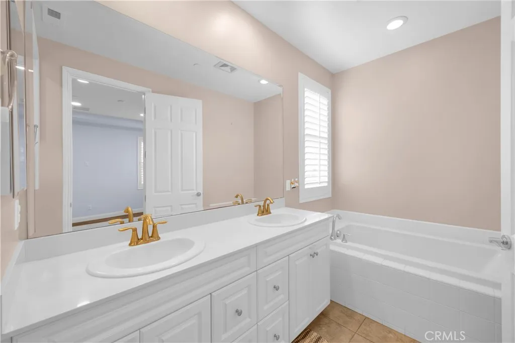 Irvine, California 92618, United States, 4 Bedrooms Bedrooms, ,3 BathroomsBathrooms,Residential,Active,193169