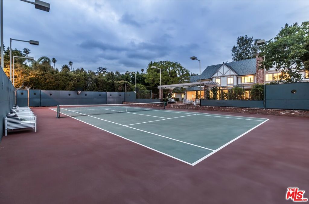 807 N Crescent Drive