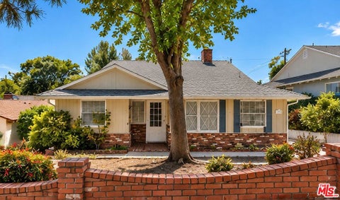 Photo of 9801 Cabanas Avenue, Tujunga, CA 91042 (MLS # 26998817)