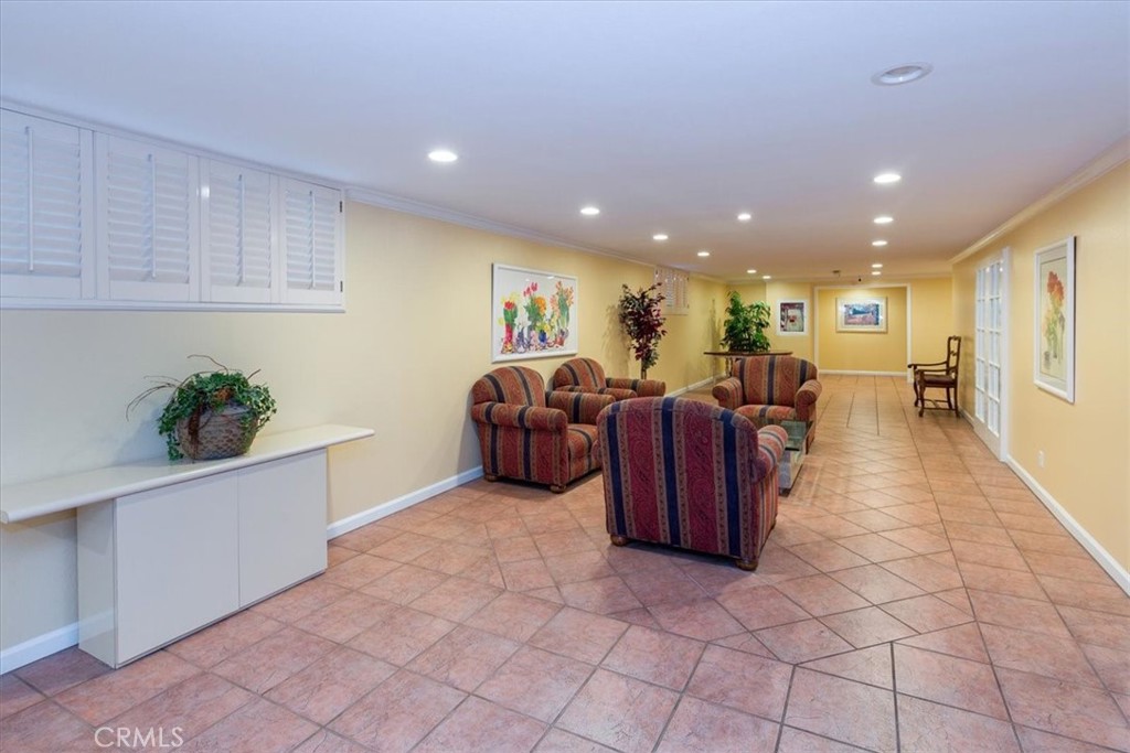 5339 Lindley Unit 207