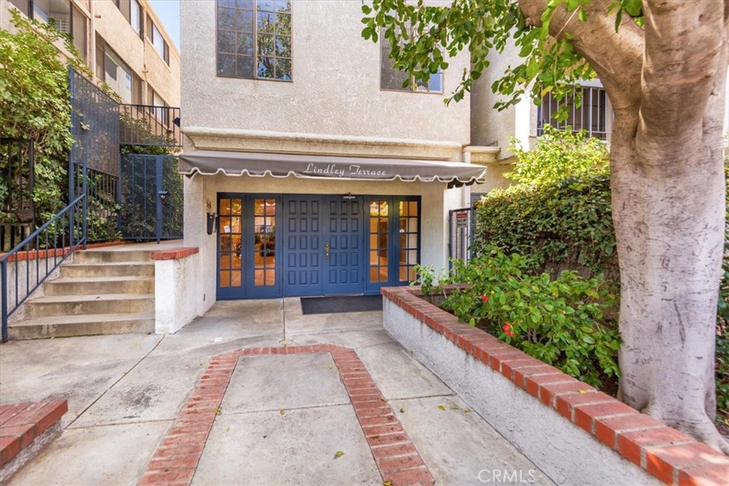 5339 Lindley Unit 207