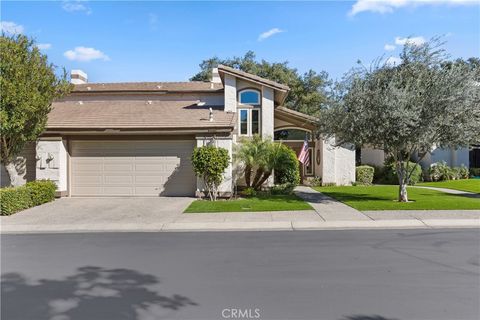 Photo of 38501 Oaktree Loop, Murrieta, CA 92562 (MLS # SW26095082)