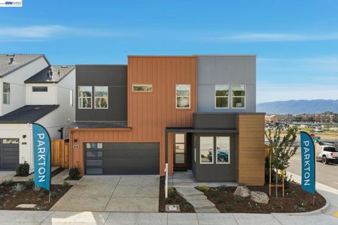 Photo of 3952 Viggo Way Way, Dublin, CA 94568 (MLS # 41130241)