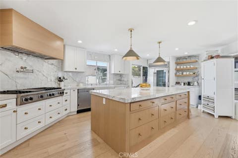 Photo of 845 11th ST, Manhattan Beach, CA 90266 (MLS # SB26187446)