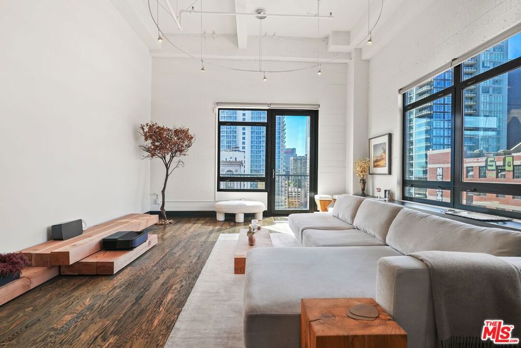 849 S Broadway 1210