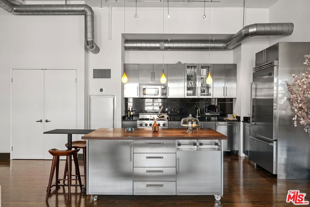 849 S Broadway 1210