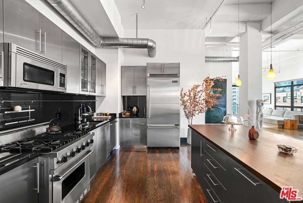 849 S Broadway 1210