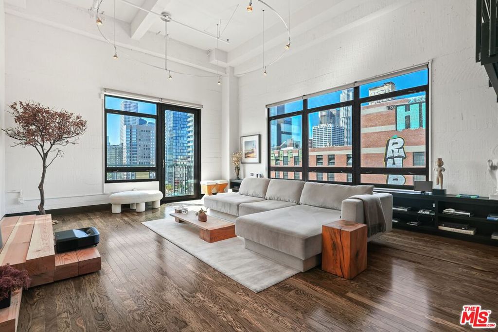 849 S Broadway 1210