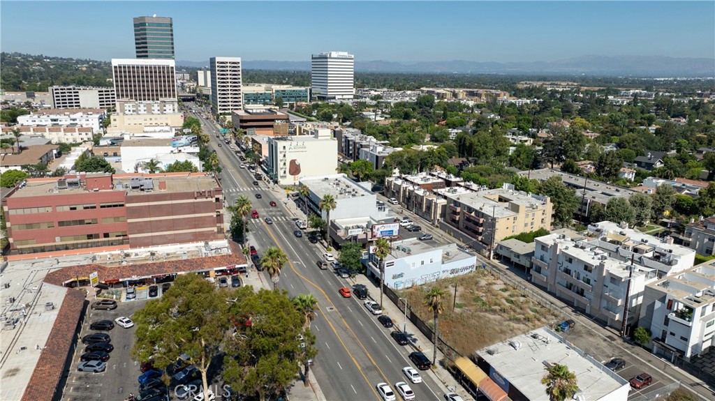 15027 Ventura Boulevard