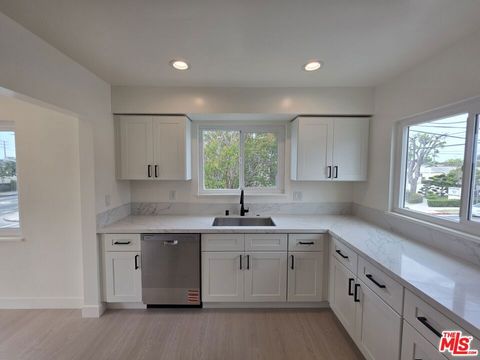 Photo of 2601 20th Street #6, Santa Monica, CA 90405 (MLS # 26835911)