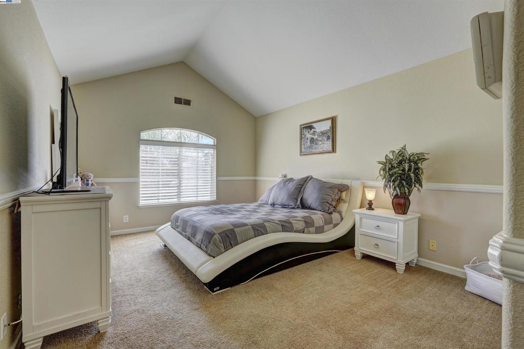 DISCOVERY BAY COUNTRY CLUB - Residential