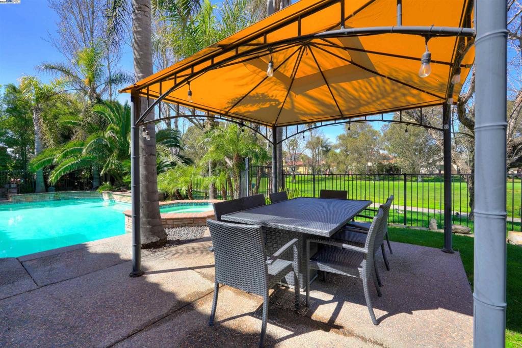 DISCOVERY BAY COUNTRY CLUB - Residential