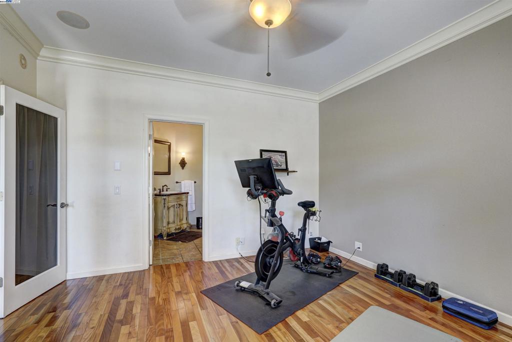 DISCOVERY BAY COUNTRY CLUB - Residential