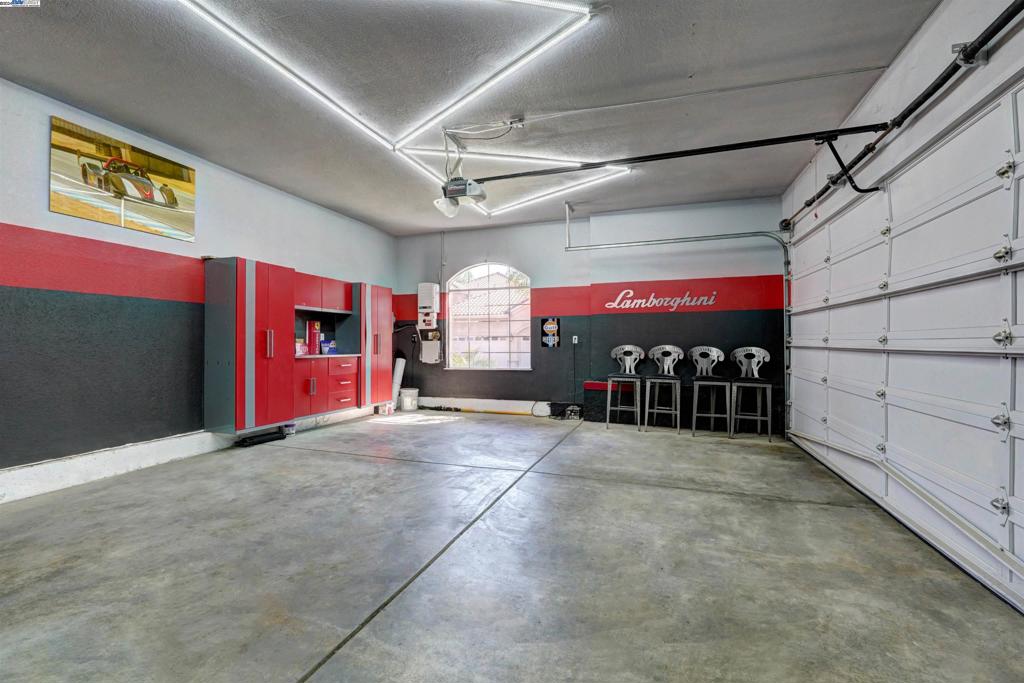 DISCOVERY BAY COUNTRY CLUB - Residential