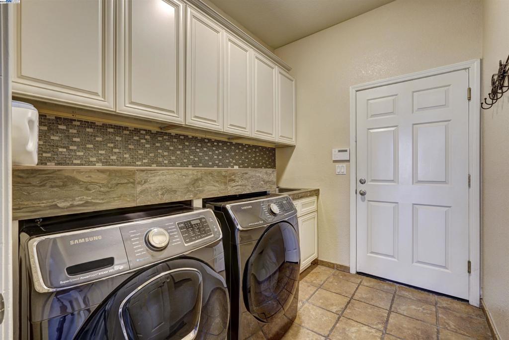 DISCOVERY BAY COUNTRY CLUB - Residential