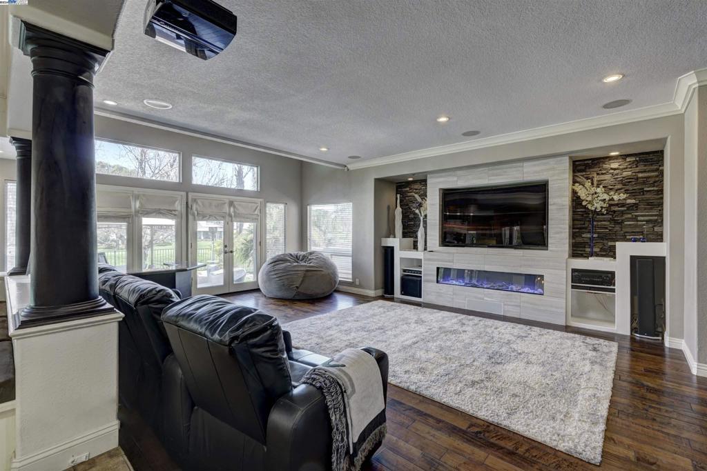 DISCOVERY BAY COUNTRY CLUB - Residential