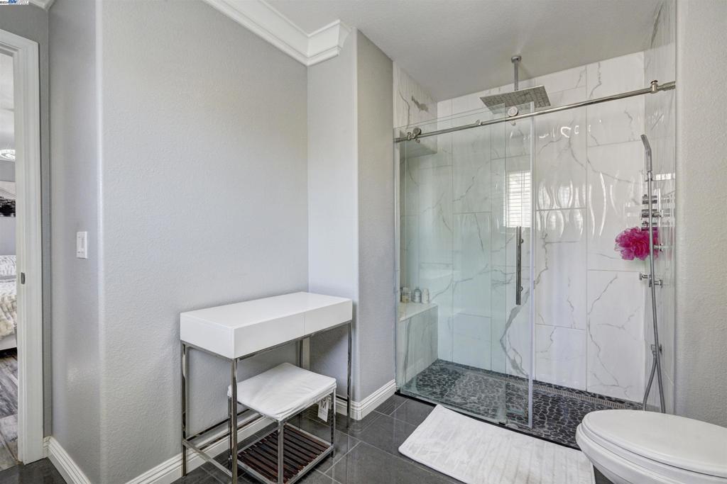 DISCOVERY BAY COUNTRY CLUB - Residential