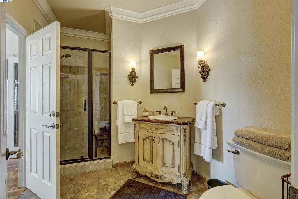 DISCOVERY BAY COUNTRY CLUB - Residential