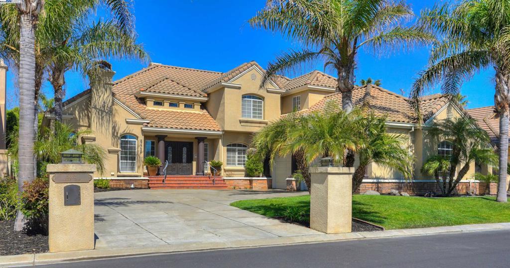 DISCOVERY BAY COUNTRY CLUB - Residential