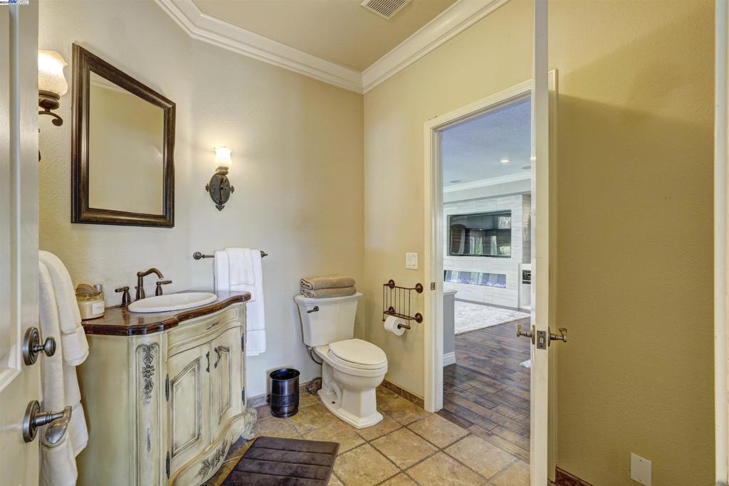 DISCOVERY BAY COUNTRY CLUB - Residential