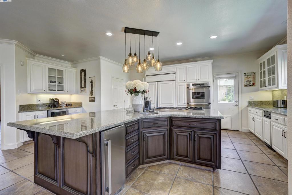 DISCOVERY BAY COUNTRY CLUB - Residential