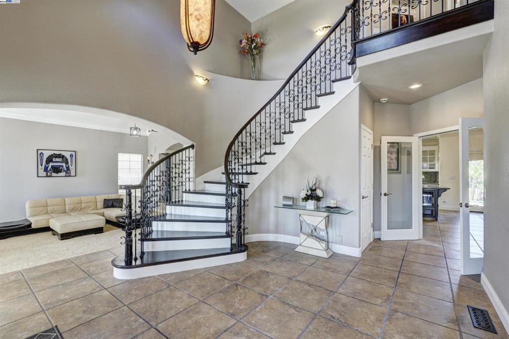 DISCOVERY BAY COUNTRY CLUB - Residential