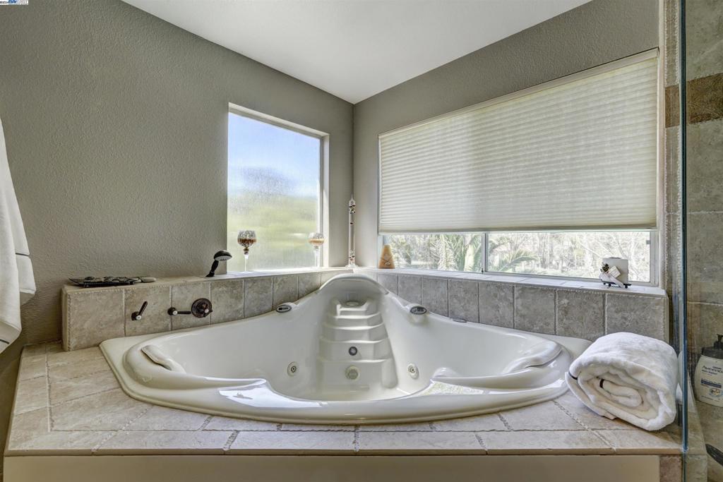 DISCOVERY BAY COUNTRY CLUB - Residential