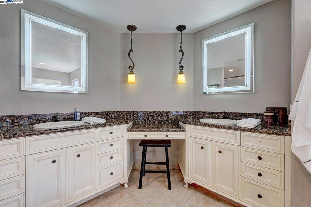 DISCOVERY BAY COUNTRY CLUB - Residential