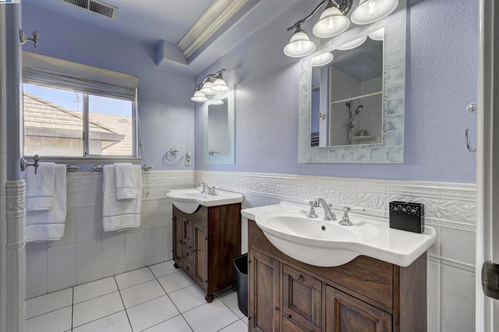 DISCOVERY BAY COUNTRY CLUB - Residential