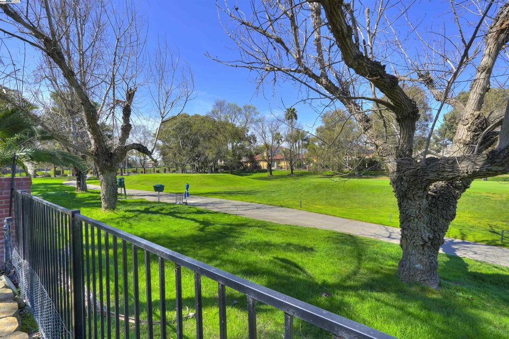 DISCOVERY BAY COUNTRY CLUB - Residential