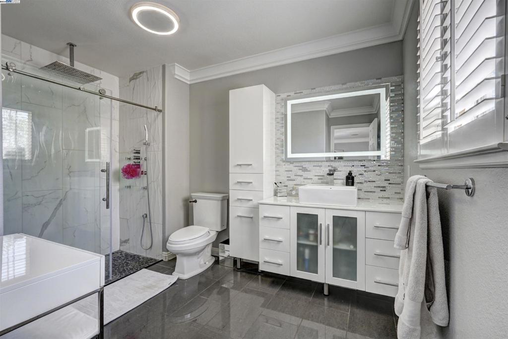 DISCOVERY BAY COUNTRY CLUB - Residential