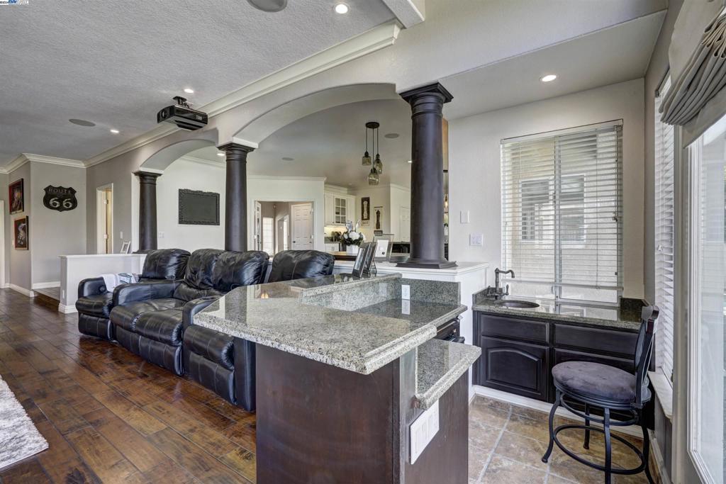 DISCOVERY BAY COUNTRY CLUB - Residential