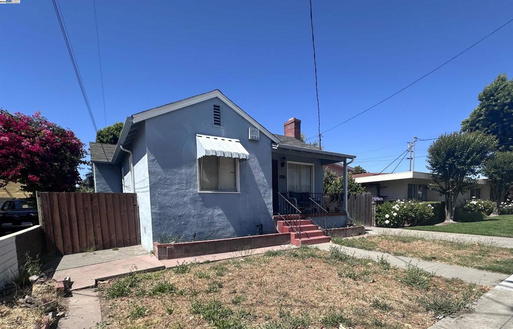 Bring your vision and tools - this "Contractor's Special" is full of potential! With hardwood floors and lots of original charm as your foundation for a great starting point, this home is just waiting for the right buyer to restore and reimagine. Located in the heart of San Leandro, you'll love being near downtown shops, cafes, ice cream parlors, and some of the best local eats. Convenient access to the 580 freeway makes commuting a breeze, while the property itself offers an incredible opportunity to build sweat equity and customize to your taste. With some TLC, this diamond in the rough can shine again - whether you're a homeowner eager to put your personal stamp on a space, or an investor ready to maximize returns in a prime location! OPEN HOUSE: SAT 8/30 from 1:00-4:00 PM | SUN 8/31 from 2:00-4:00 PM