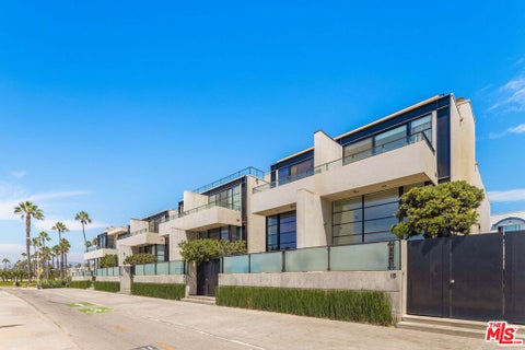 Photo of 115 Ocean Front Walk, Venice, CA 90291 (MLS # 26899711)