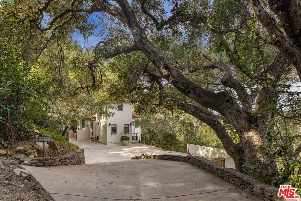 20155 Observation Drive