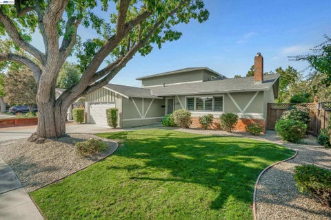 Photo of 955 Via Seville, Livermore, CA 94550 (MLS # 41150488)
